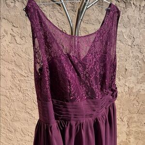 Chic Backless Lace Dress in Deep Purple